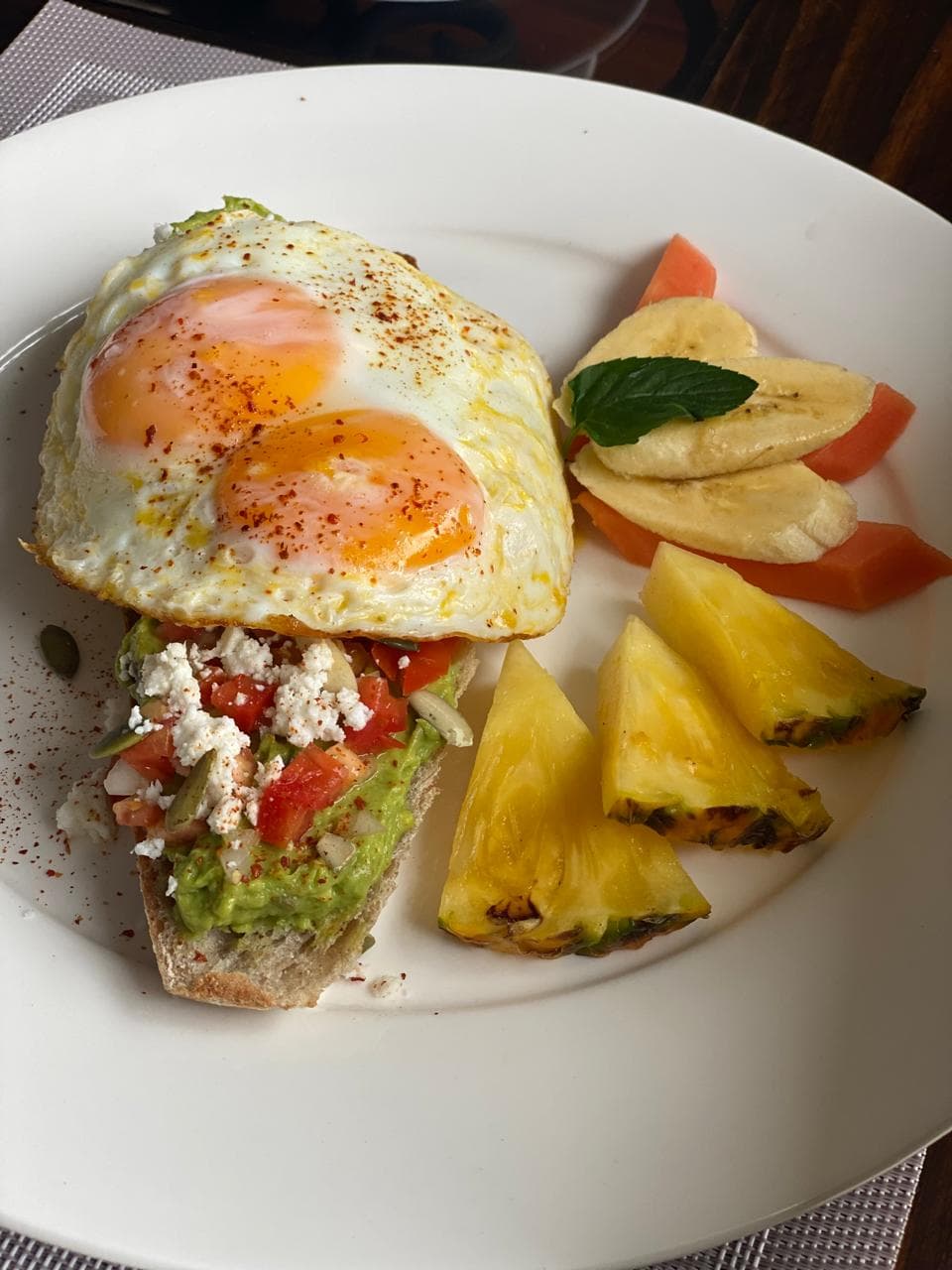 Pan tostado con aguacate 