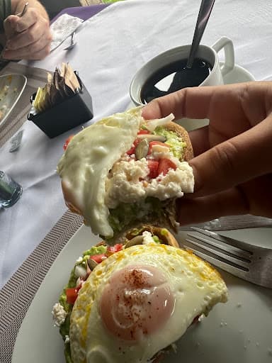 Pan tostado con aguacate